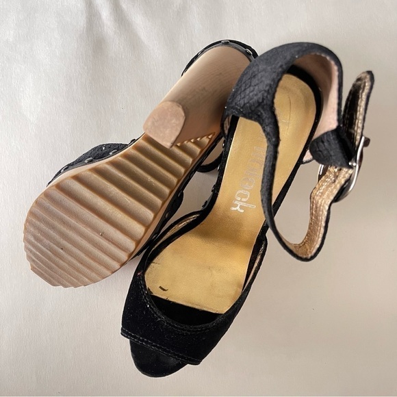 Women's Daniblack Black Snakeskin Pattern Velvet Platform Sandals size 7… - Picture 8 of 9